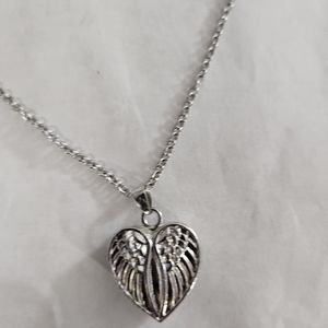 Angel Wing Memorial necklace for ashes, "Forever in my heart."18-20". NWOT